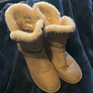 Tan Airwalk Fuzzy Boots